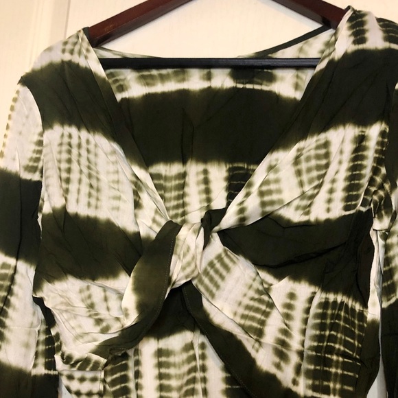 Line & Dot-Revolve - Shibori Reversible Twist Top - Picture 4 of 16